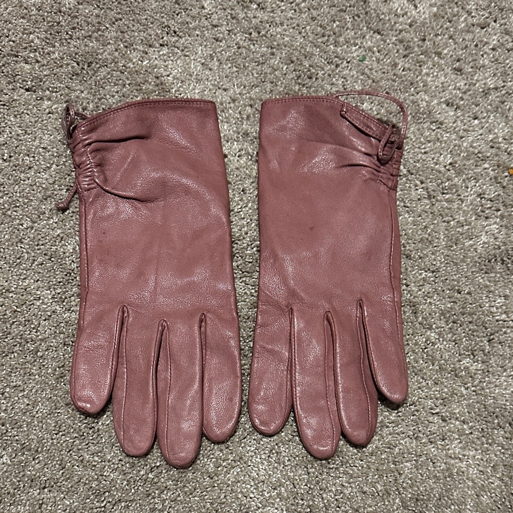 Elegant Mauve Leather Gloves